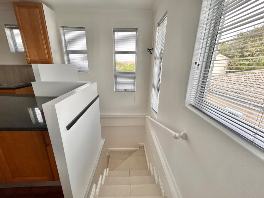 To Let 2 Bedroom Property for Rent in Zeekoevlei Western Cape